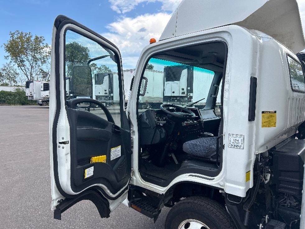 Light Duty Box Truck-Light and Medium Duty Trucks-Isuzu-2023-NPR-Brooklyn Park-MN-104,941\n\t\tmiles-$ 50,250 - Image 16