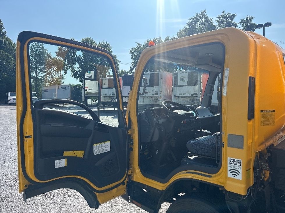 Light Duty Box Truck-Light and Medium Duty Trucks-Isuzu-2023-NPR-Duluth-GA-122,046\n\t\tmiles-$ 45,000 - Image 16