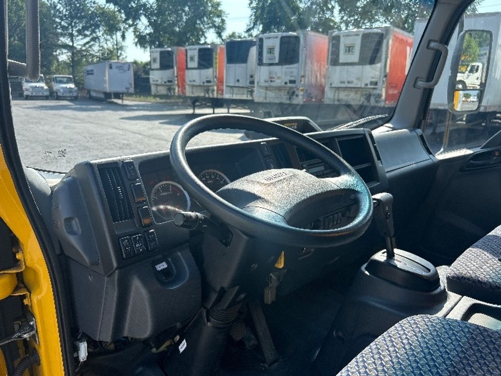 Light Duty Box Truck-Light and Medium Duty Trucks-Isuzu-2023-NPR-Duluth-GA-122,046\n\t\tmiles-$ 45,000 - Image 17