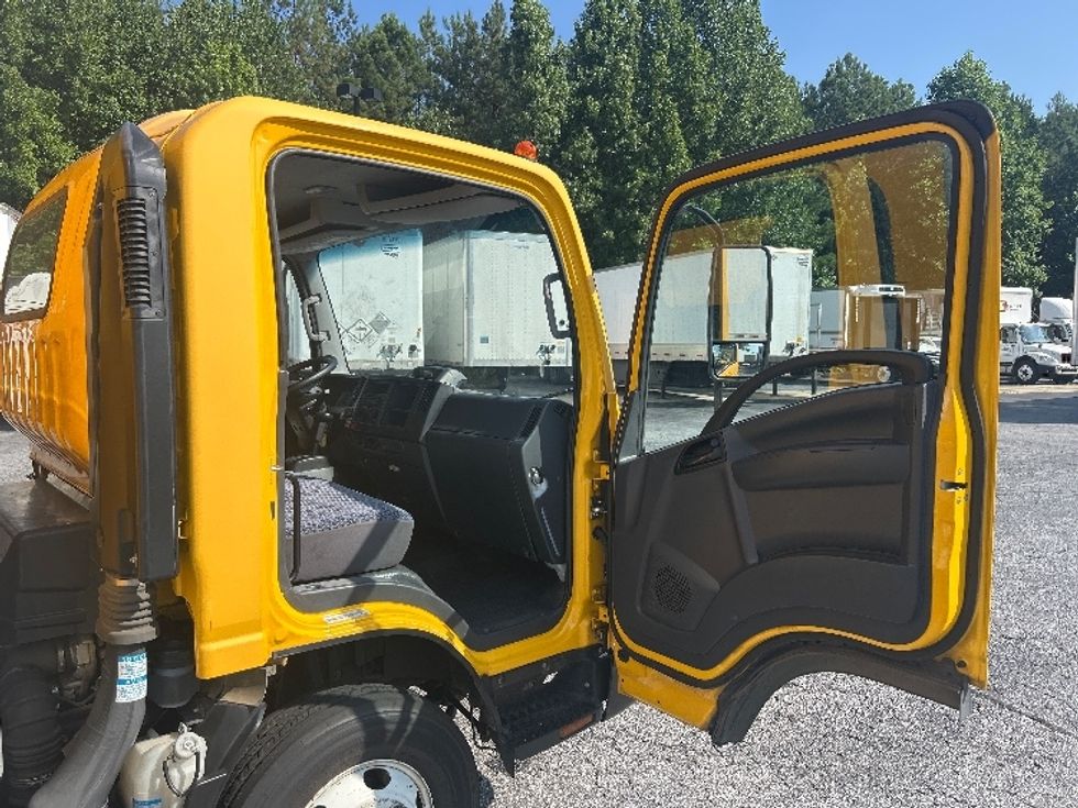 Light Duty Box Truck-Light and Medium Duty Trucks-Isuzu-2023-NPR-Duluth-GA-122,046\n\t\tmiles-$ 45,000 - Image 20