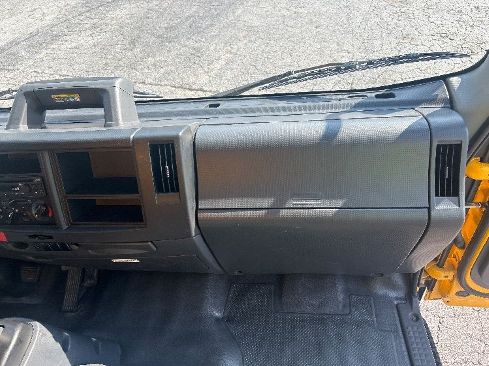 Light Duty Box Truck-Light and Medium Duty Trucks-Isuzu-2023-NPR-Duluth-GA-122,046\n\t\tmiles-$ 45,000 - Image 21
