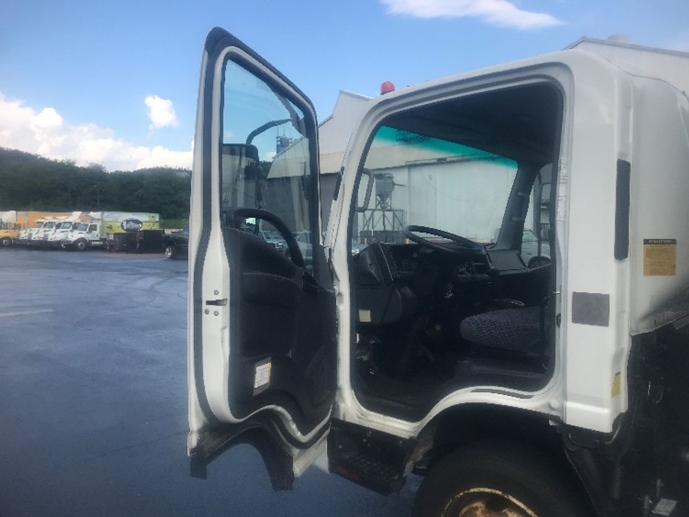 Light Duty Box Truck-Light and Medium Duty Trucks-Isuzu-2023-NPR EFI-Akron-OH-127,627\n\t\tmiles-$ 41,000 - Image 16