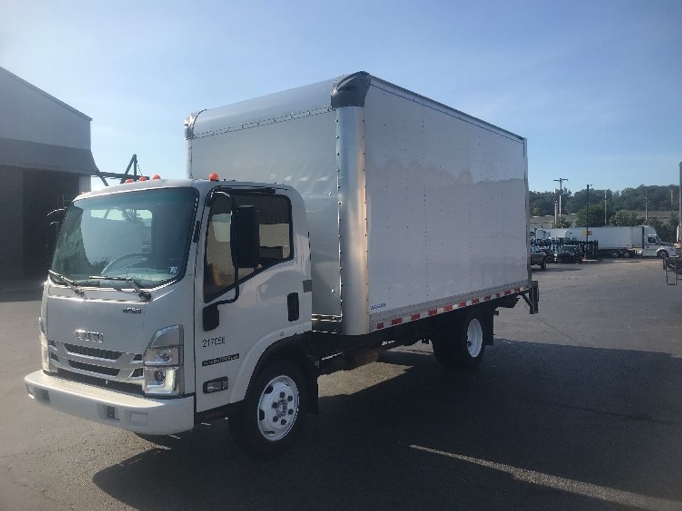 Light Duty Box Truck-Light and Medium Duty Trucks-Isuzu-2023-NPR EFI-Akron-OH-127,627\n\t\tmiles-$ 41,000 - Image 3