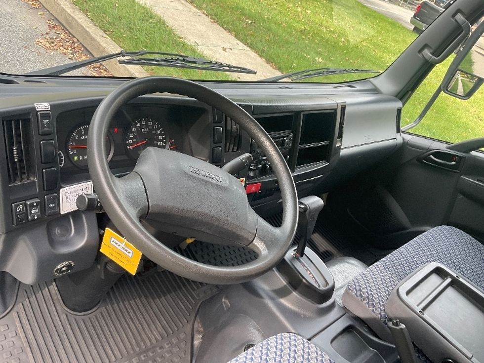 Light Duty Box Truck-Light and Medium Duty Trucks-Isuzu-2023-NPR EFI-Burlington-NJ-106,222\n\t\tmiles-$ 41,000 - Image 17