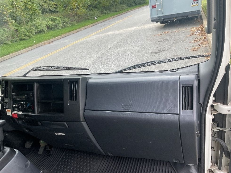 Light Duty Box Truck-Light and Medium Duty Trucks-Isuzu-2023-NPR EFI-Burlington-NJ-106,222\n\t\tmiles-$ 41,000 - Image 21