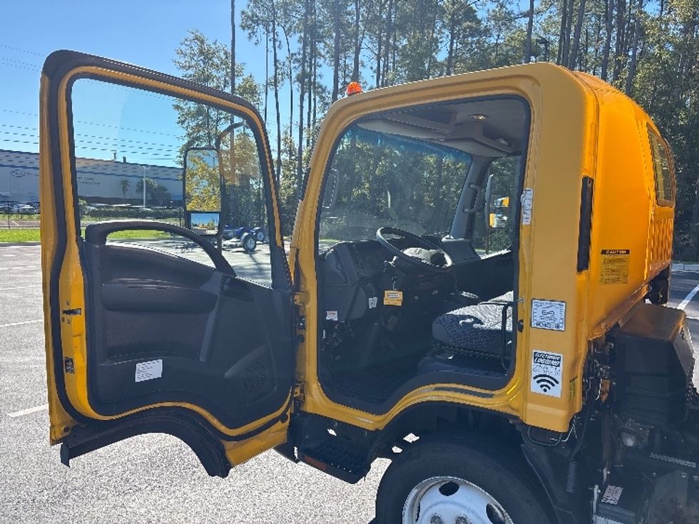 Light Duty Box Truck-Light and Medium Duty Trucks-Isuzu-2023-NPR EFI-Dothan-AL-118,323\n\t\tmiles-$ 40,000 - Image 16