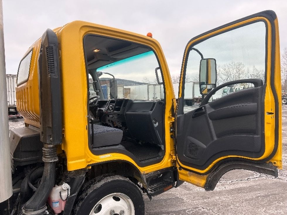 Light Duty Box Truck-Light and Medium Duty Trucks-Isuzu-2023-NPR EFI-Elmira-NY-77,504\n\t\tmiles-$ 41,000 - Image 20