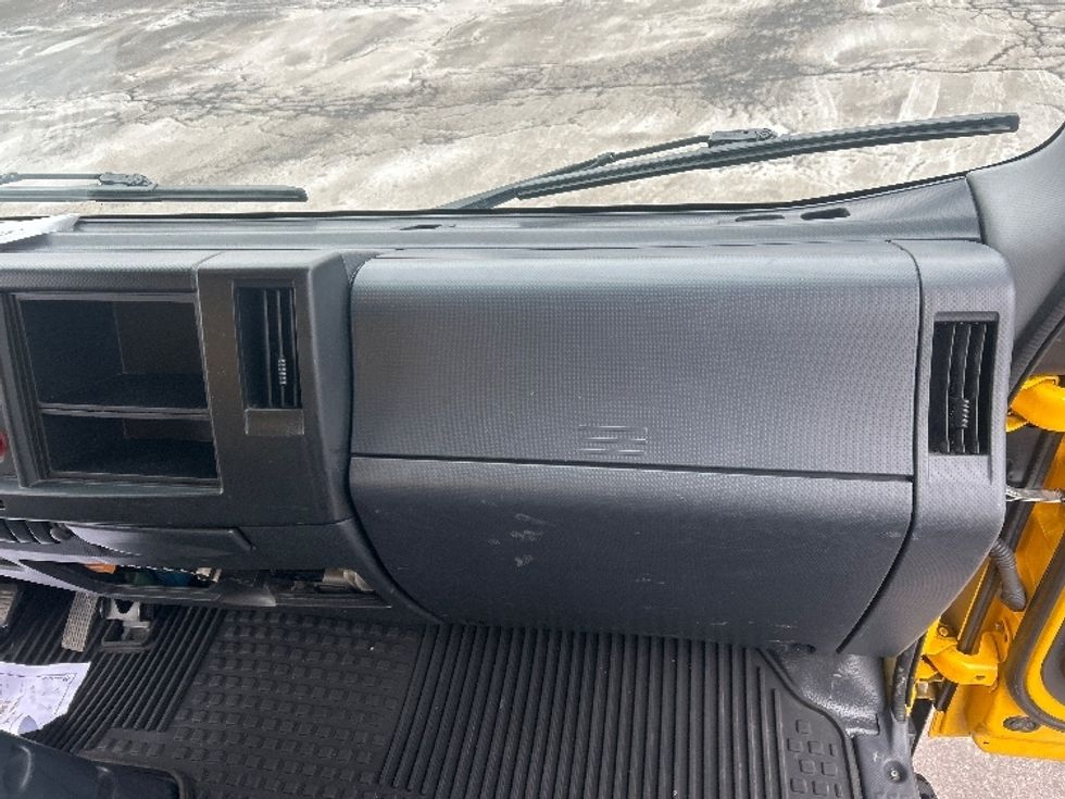 Light Duty Box Truck-Light and Medium Duty Trucks-Isuzu-2023-NPR EFI-Elmira-NY-77,504\n\t\tmiles-$ 41,000 - Image 21