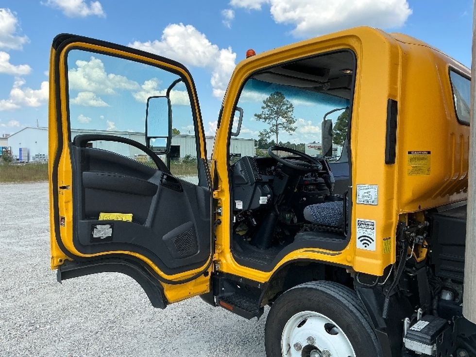 Light Duty Box Truck-Light and Medium Duty Trucks-Isuzu-2023-NPR EFI-Gulfport-MS-128,037\n\t\tmiles-$ 38,500 - Image 16