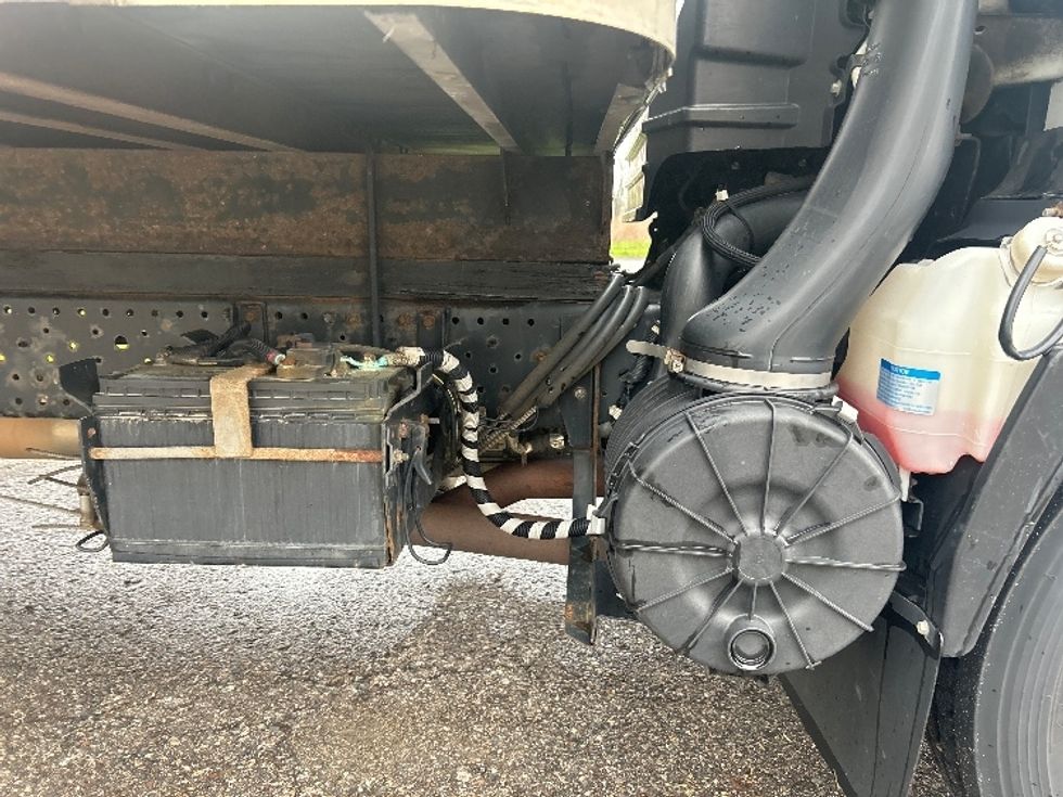 Light Duty Box Truck-Light and Medium Duty Trucks-Isuzu-2023-NPR EFI-Kalamazoo-MI-190,000\n\t\tmiles-$ 29,250 - Image 24