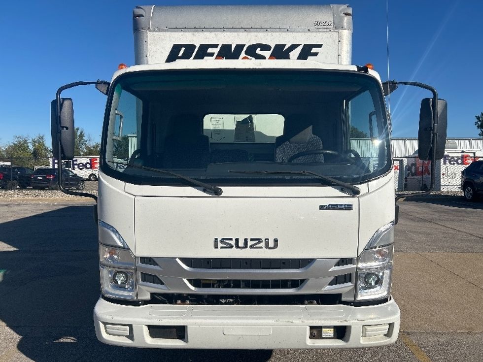 2023 Isuzu NPR photo 2