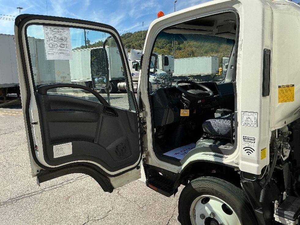 Light Duty Box Truck-Light and Medium Duty Trucks-Isuzu-2023-NPR EFI-Knoxville-TN-113,400\n\t\tmiles-$ 42,500 - Image 16