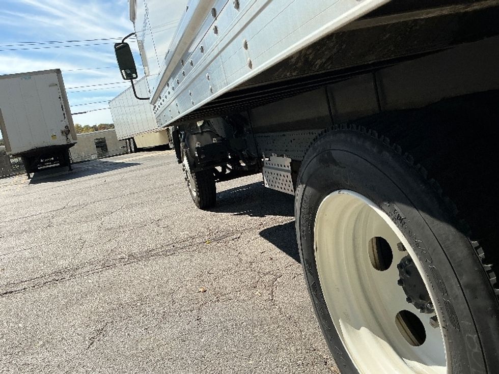 Light Duty Box Truck-Light and Medium Duty Trucks-Isuzu-2023-NPR EFI-Knoxville-TN-113,400\n\t\tmiles-$ 42,500 - Image 5