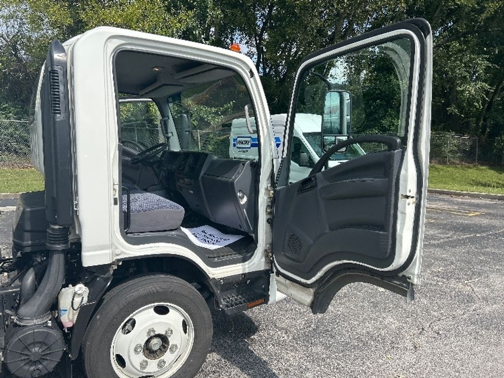 Light Duty Box Truck-Light and Medium Duty Trucks-Isuzu-2023-NPR EFI-Knoxville-TN-151,318\n\t\tmiles-$ 35,250 - Image 20