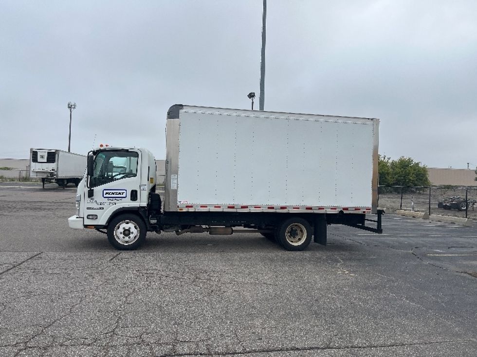 Light Duty Box Truck-Light and Medium Duty Trucks-Isuzu-2023-NPR EFI-Lansing-MI-104,684\n\t\tmiles-$ 42,000 - Image 4