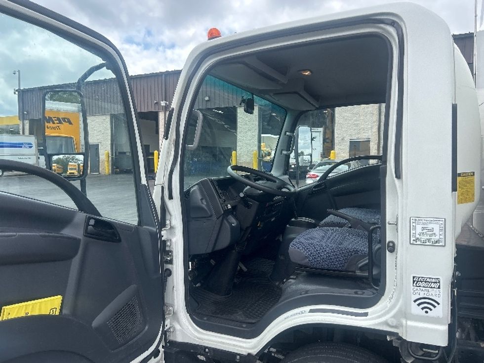 Light Duty Box Truck-Light and Medium Duty Trucks-Isuzu-2023-NPR EFI-Louisville-KY-132,862\n\t\tmiles-$ 38,750 - Image 16
