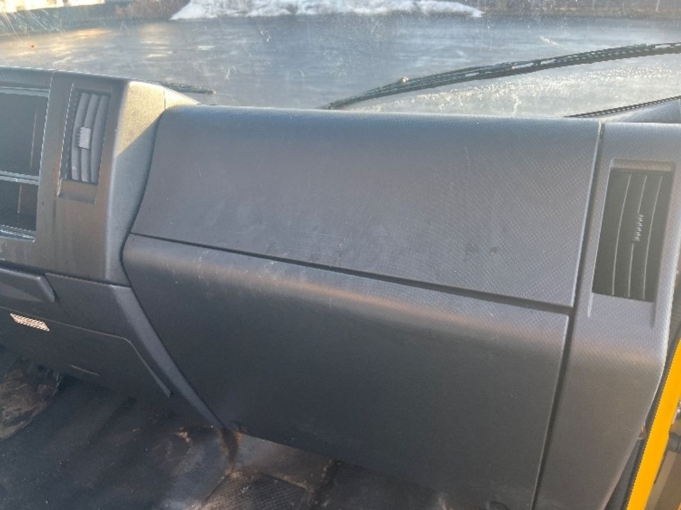 Light Duty Box Truck-Light and Medium Duty Trucks-Isuzu-2023-NPR EFI-Middlefield-OH-111,498\n\t\tmiles-$ 36,750 - Image 21