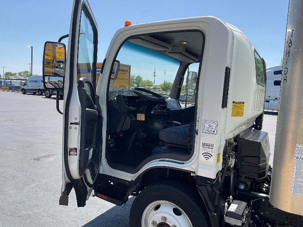 Light Duty Box Truck-Light and Medium Duty Trucks-Isuzu-2023-NPR EFI-Milwaukee-WI-118,988\n\t\tmiles-$ 41,250 - Image 16