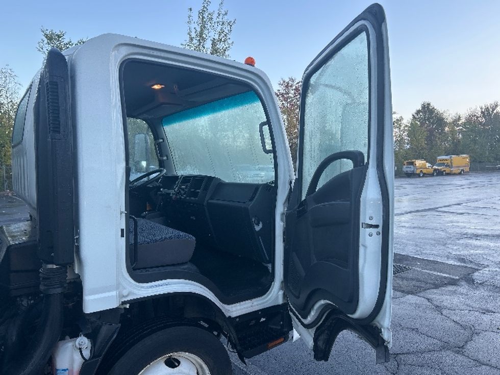 Light Duty Box Truck-Light and Medium Duty Trucks-Isuzu-2023-NPR EFI-Minoa-NY-116,458\n\t\tmiles-$ 39,000 - Image 20