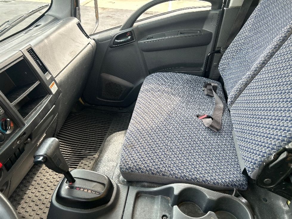 Light Duty Box Truck-Light and Medium Duty Trucks-Isuzu-2023-NPR EFI-New Castle-DE-136,599\n\t\tmiles-$ 35,750 - Image 19