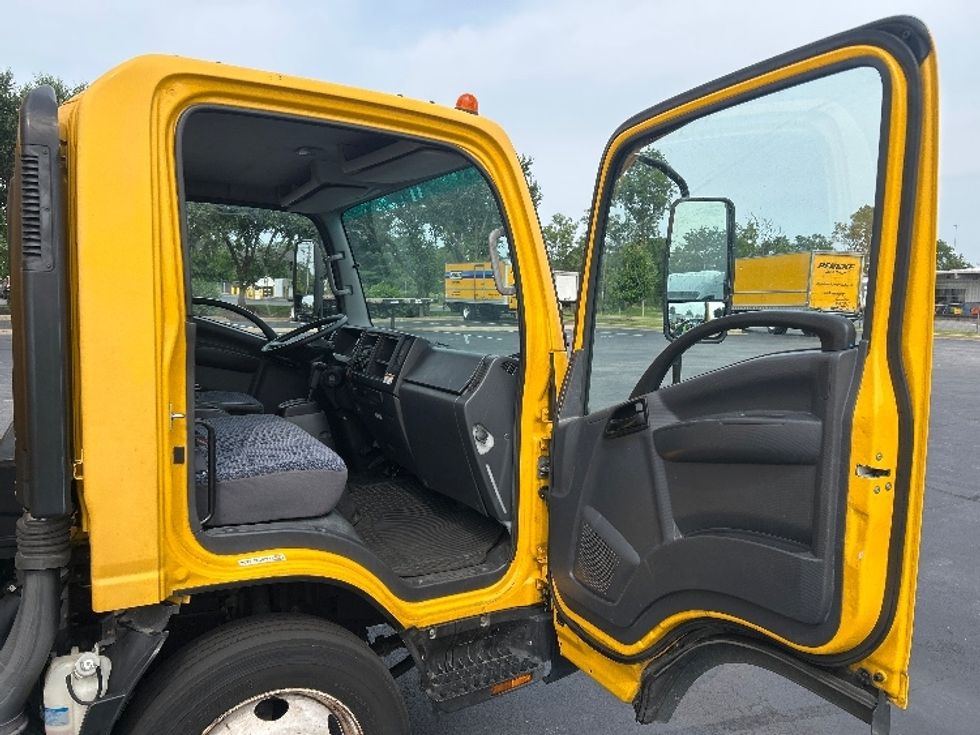 Light Duty Box Truck-Light and Medium Duty Trucks-Isuzu-2023-NPR EFI-New Castle-DE-136,599\n\t\tmiles-$ 35,750 - Image 20