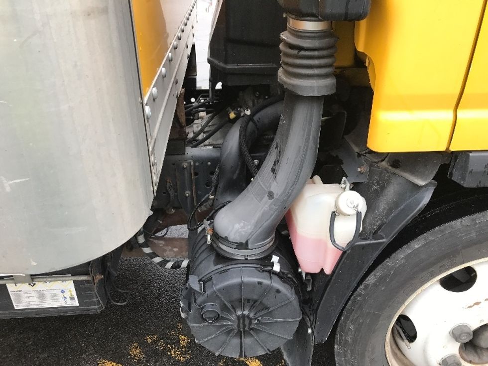 Light Duty Box Truck-Light and Medium Duty Trucks-Isuzu-2023-NPR EFI-New Castle-DE-98,754\n\t\tmiles-$ 41,250 - Image 26