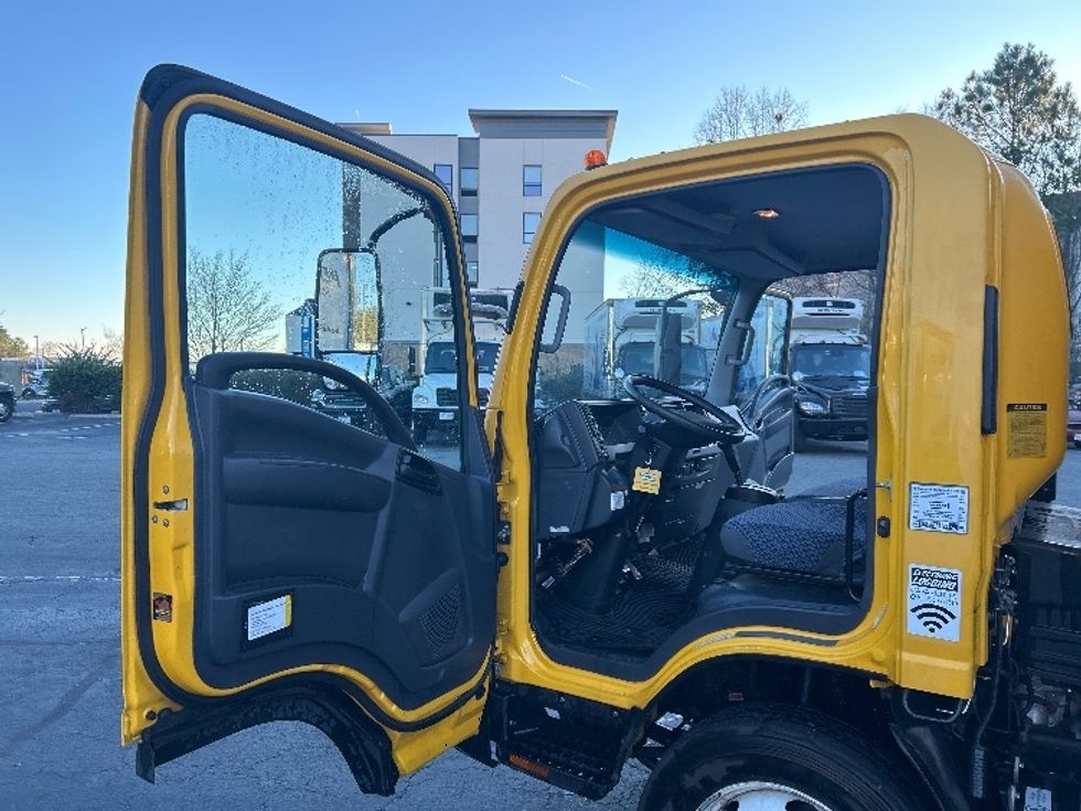 Light Duty Box Truck-Light and Medium Duty Trucks-Isuzu-2023-NPR EFI-Sandston-VA-129,854\n\t\tmiles-$ 37,250 - Image 16