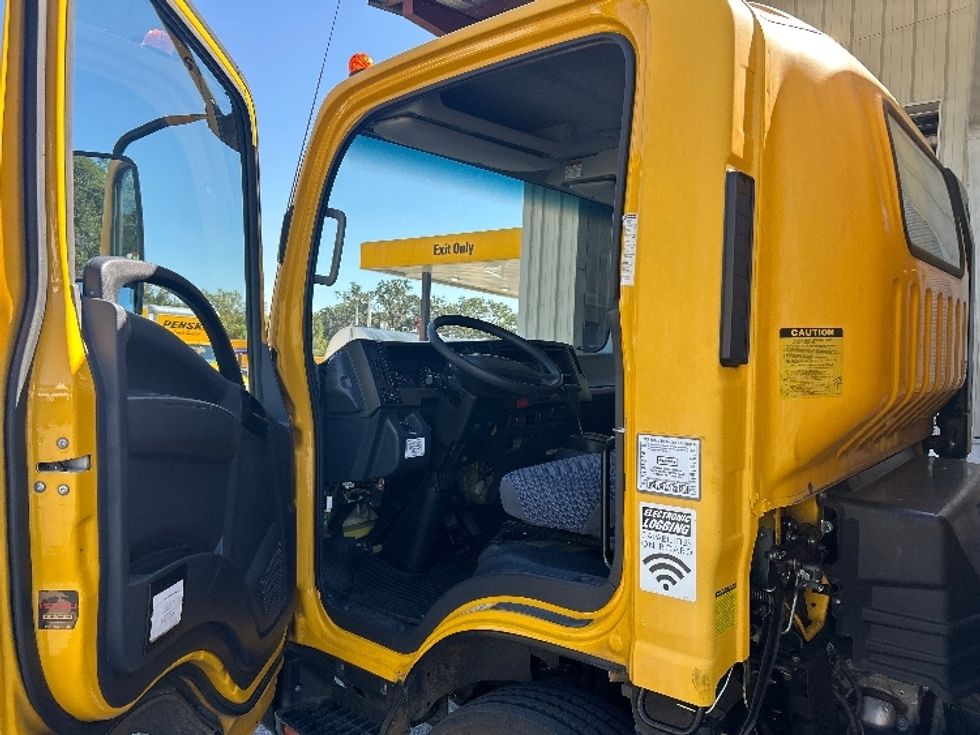 Light Duty Box Truck-Light and Medium Duty Trucks-Isuzu-2023-NPR EFI-Tallahassee-FL-112,350\n\t\tmiles-$ 41,000 - Image 15