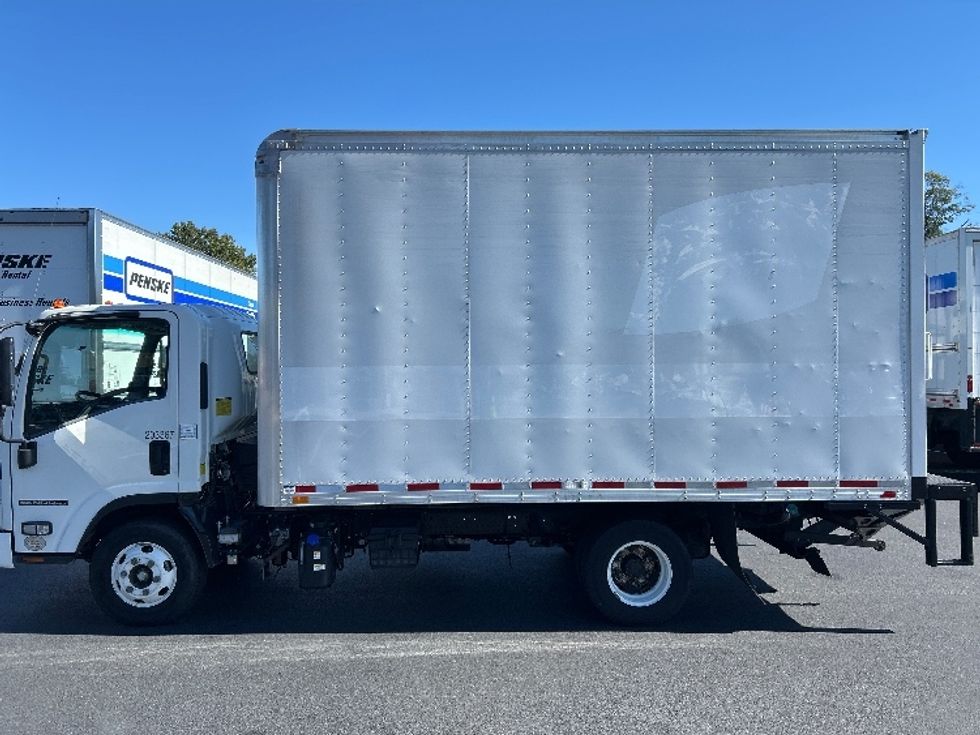 Light Duty Box Truck-Light and Medium Duty Trucks-Isuzu-2023-NPR-Greensboro-NC-177,548\n\t\tmiles-$ 37,500 - Image 4