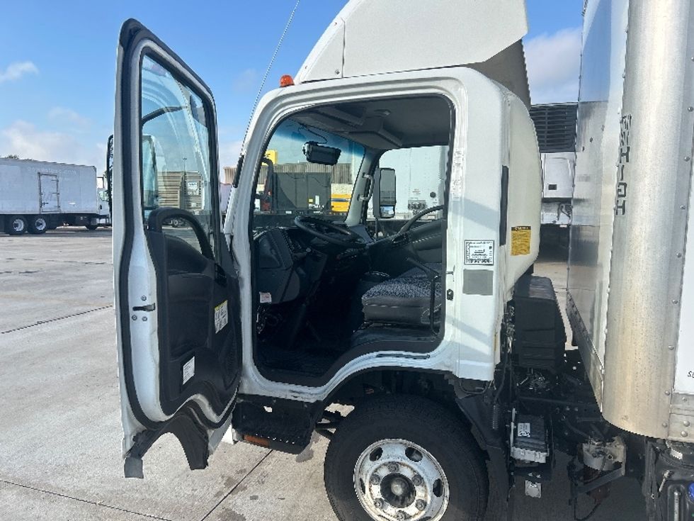 Light Duty Box Truck-Light and Medium Duty Trucks-Isuzu-2023-NPR-Houston-TX-132,796\n\t\tmiles-$ 44,000 - Image 16