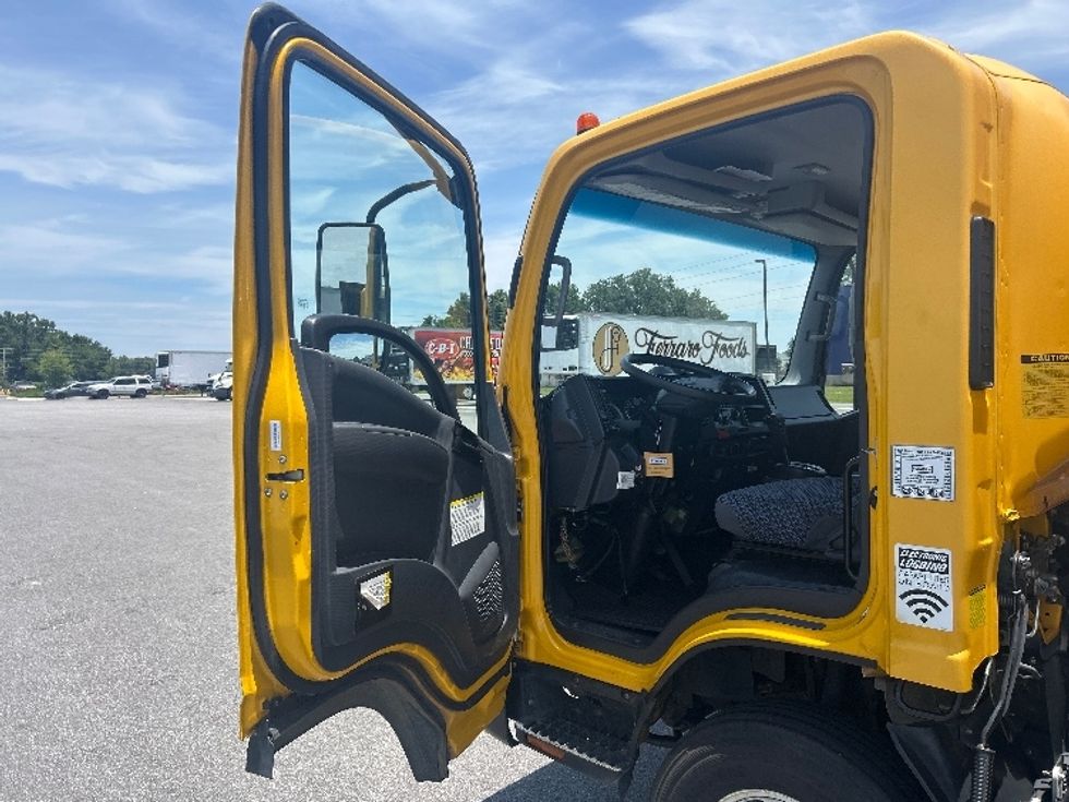 Light Duty Box Truck-Light and Medium Duty Trucks-Isuzu-2023-NPR-Ocala-FL-91,860\n\t\tmiles-$ 50,500 - Image 16