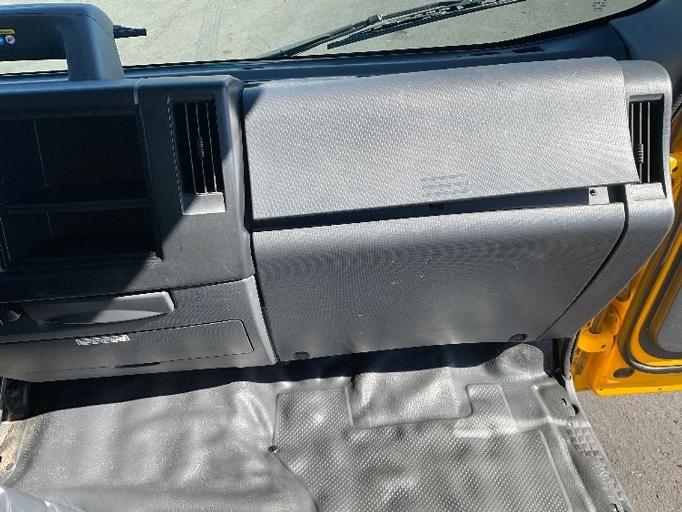 Light Duty Box Truck-Light and Medium Duty Trucks-Isuzu-2023-NPR-Stockton-CA-123,245\n\t\tmiles-$ 46,750 - Image 21