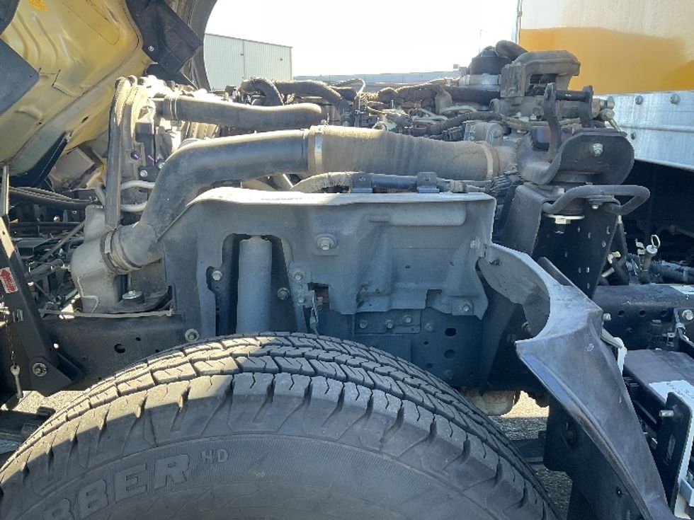 Light Duty Box Truck-Light and Medium Duty Trucks-Isuzu-2023-NPR-Stockton-CA-123,245\n\t\tmiles-$ 46,750 - Image 24