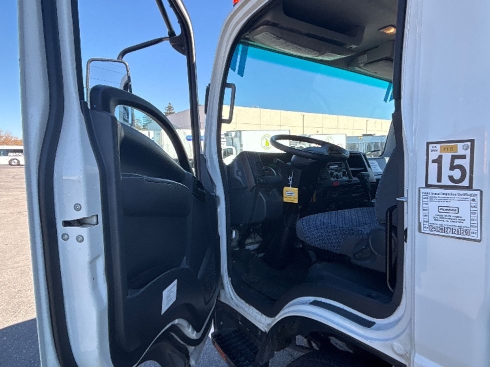 Light Duty Box Truck-Light and Medium Duty Trucks-Isuzu-2023-NPR-West Sacramento-CA-193,908\n\t\tmiles-$ 32,750 - Image 16