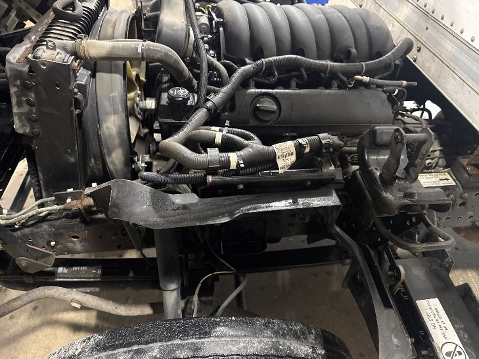 Light Duty Box Truck-Light and Medium Duty Trucks-Isuzu-2024-NPR EFI-Huntington-WV-169,540\n\t\tmiles-$ 34,000 - Image 24