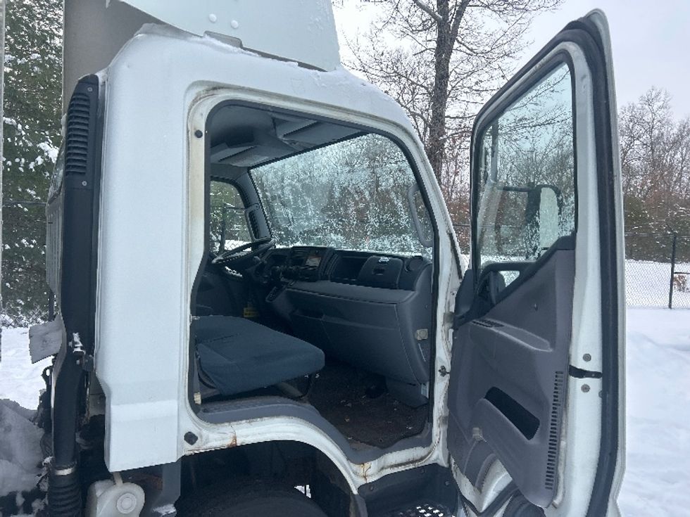 Light Duty Box Truck-Light and Medium Duty Trucks-Mitsubishi-2013-FUSO FE160-Londonderry-NH-145,213\n\t\tmiles-$ 13,000 - Image 20