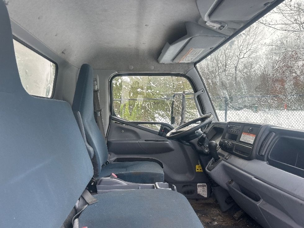 Light Duty Box Truck-Light and Medium Duty Trucks-Mitsubishi-2013-FUSO FE160-Londonderry-NH-145,213\n\t\tmiles-$ 13,000 - Image 22