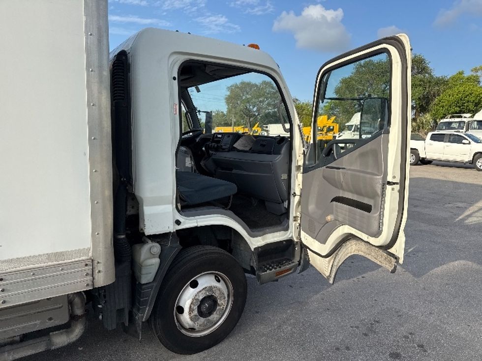 Light Duty Box Truck-Light and Medium Duty Trucks-Mitsubishi-2015-FUSO FE140-Pompano Beach-FL-217,407\n\t\tmiles-$ 27,500 - Image 20