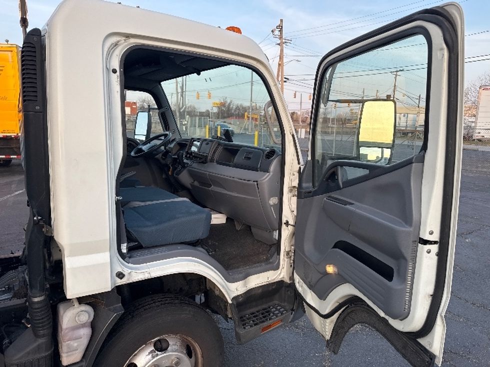 Light Duty Box Truck-Light and Medium Duty Trucks-Mitsubishi-2017-FUSO FE140-Baltimore-MD-137,467\n\t\tmiles-$ 9,500 - Image 20