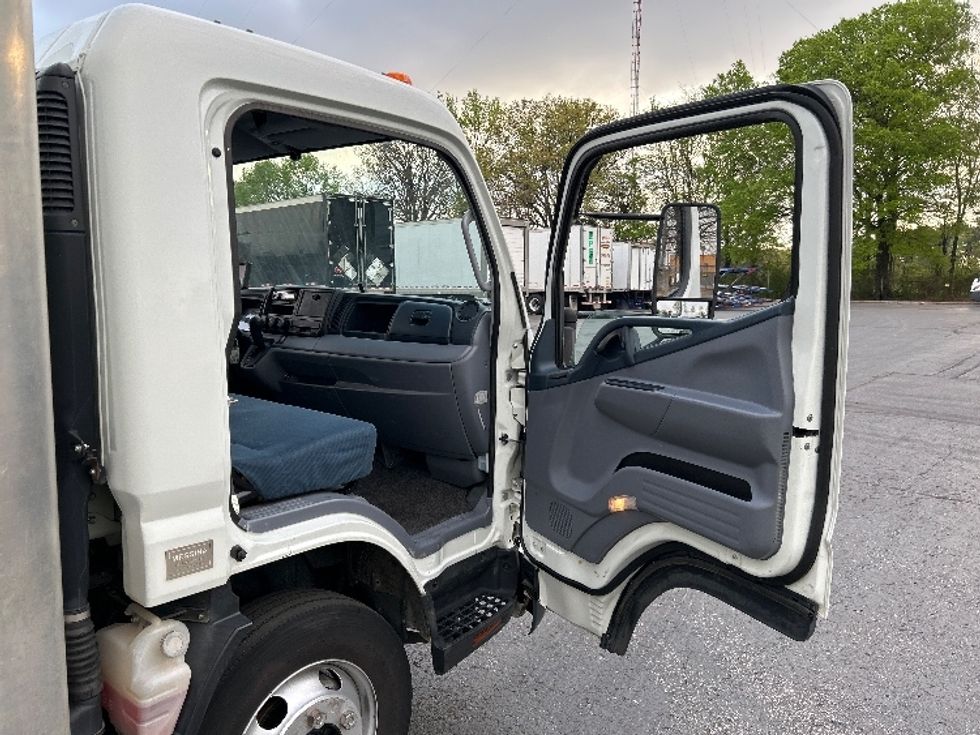 Light Duty Box Truck-Light and Medium Duty Trucks-Mitsubishi-2017-FUSO FE140-Memphis-TN-98,440\n\t\tmiles-$ 36,250 - Image 20