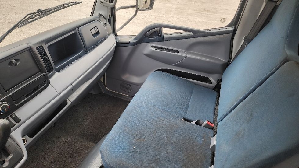 Light Duty Box Truck-Light and Medium Duty Trucks-Mitsubishi-2017-FUSO FE140-Orlando-FL-166,901\n\t\tmiles-$ 31,750 - Image 19