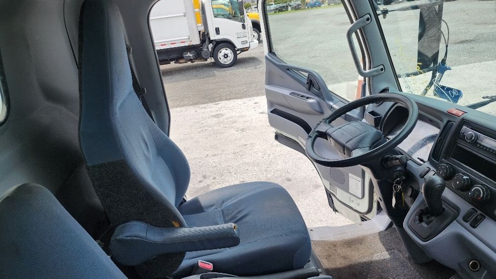 Light Duty Box Truck-Light and Medium Duty Trucks-Mitsubishi-2017-FUSO FE140-Orlando-FL-166,901\n\t\tmiles-$ 31,750 - Image 22