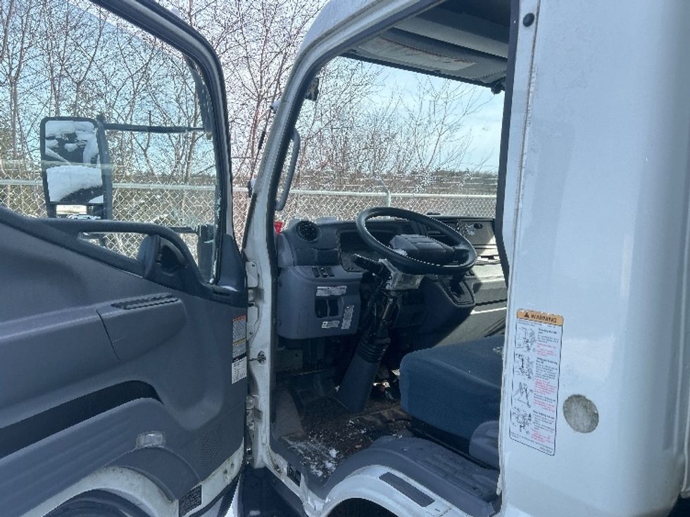 Light Duty Box Truck-Light and Medium Duty Trucks-Mitsubishi-2017-FUSO FE160-Londonderry-NH-141,656\n\t\tmiles-$ 13,000 - Image 16