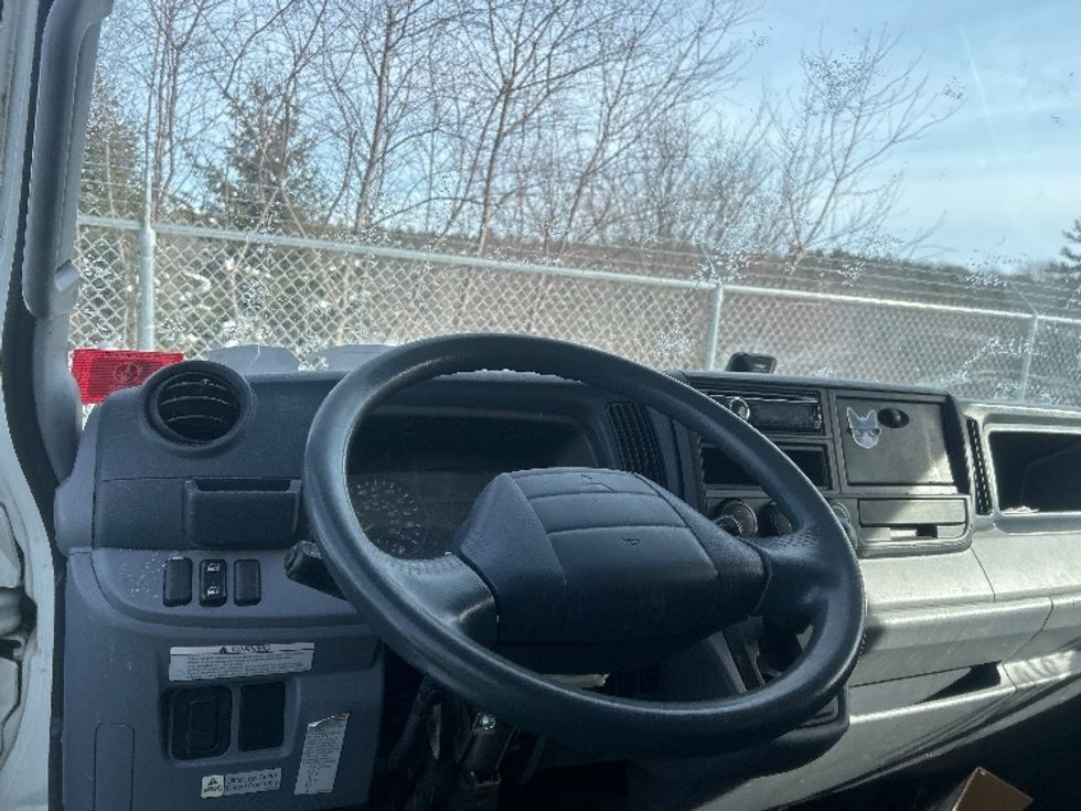 Light Duty Box Truck-Light and Medium Duty Trucks-Mitsubishi-2017-FUSO FE160-Londonderry-NH-141,656\n\t\tmiles-$ 13,000 - Image 17