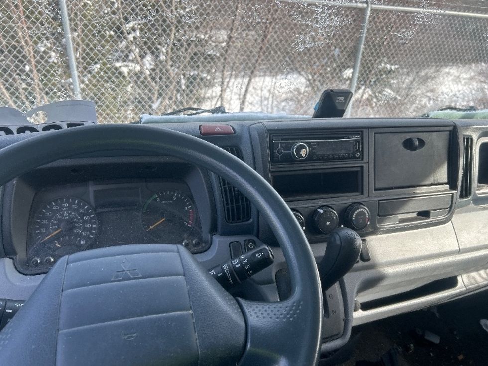 Light Duty Box Truck-Light and Medium Duty Trucks-Mitsubishi-2017-FUSO FE160-Londonderry-NH-141,656\n\t\tmiles-$ 13,000 - Image 18