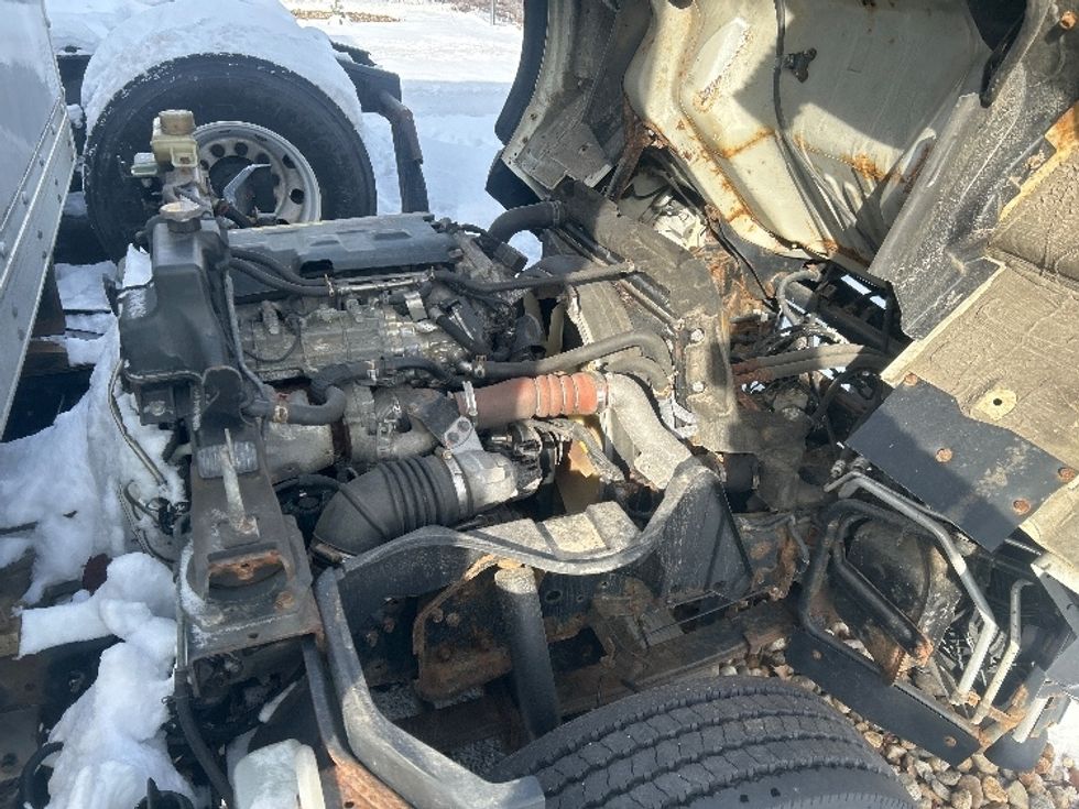 Light Duty Box Truck-Light and Medium Duty Trucks-Mitsubishi-2017-FUSO FE160-Londonderry-NH-141,656\n\t\tmiles-$ 13,000 - Image 23