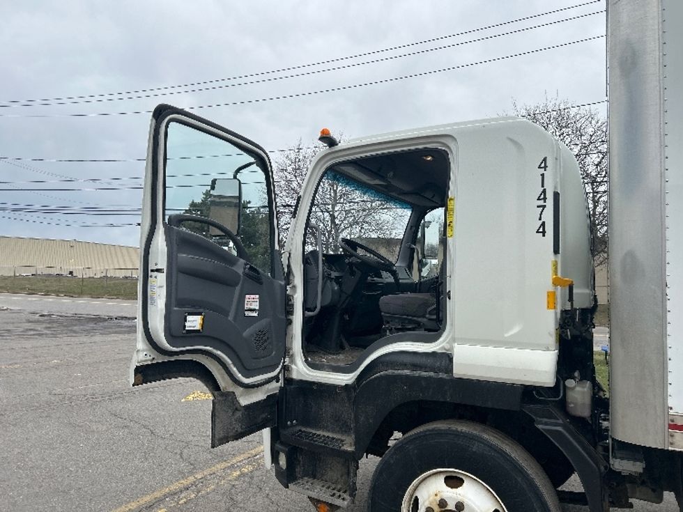 Medium Duty Box Truck-Light and Medium Duty Trucks-Chevrolet-2019-6500XD-Rochester-NY-135,976\n\t\tmiles-$ 42,500 - Image 16
