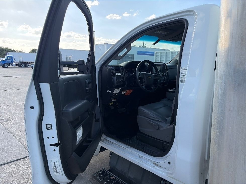 Medium Duty Box Truck-Light and Medium Duty Trucks-Chevrolet-2020-SILVERAD-Dallas-TX-152,215\n\t\tmiles-$ 28,250 - Image 16