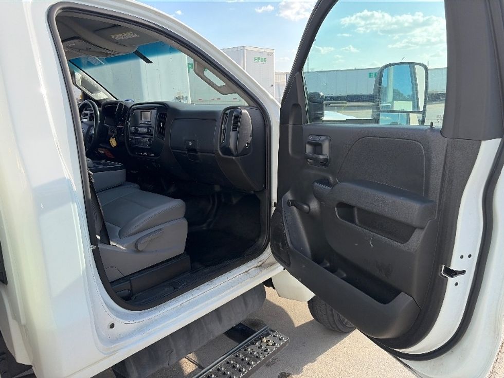 Medium Duty Box Truck-Light and Medium Duty Trucks-Chevrolet-2020-SILVERAD-Dallas-TX-152,215\n\t\tmiles-$ 28,250 - Image 20