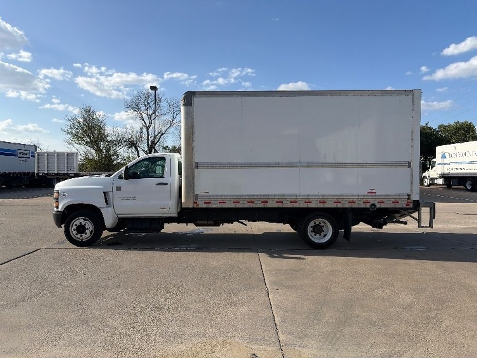 Medium Duty Box Truck-Light and Medium Duty Trucks-Chevrolet-2020-SILVERAD-Dallas-TX-152,215\n\t\tmiles-$ 28,250 - Image 4